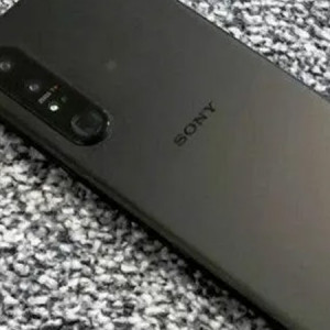 The Sony Xperia 1 IV will not have a charger in the package